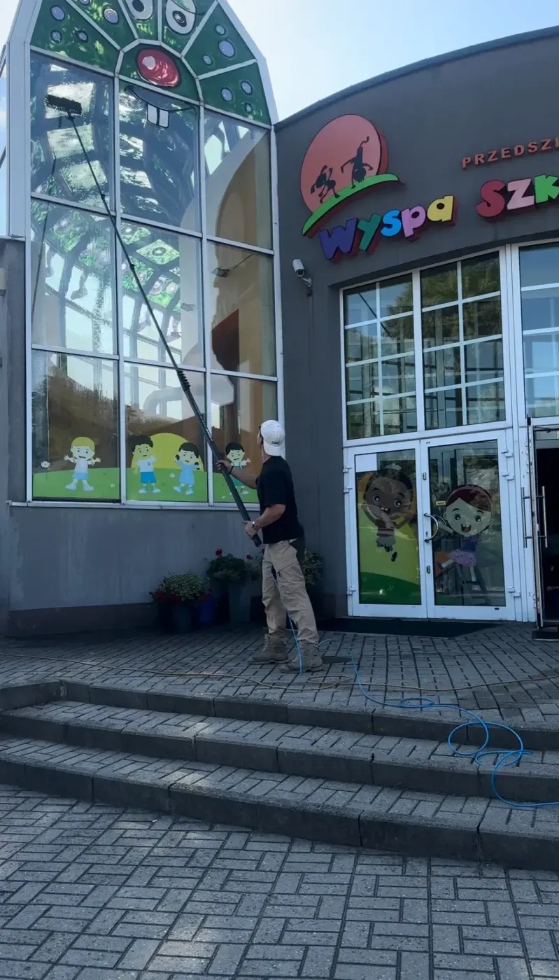 Elewacje Szklane i Witryny