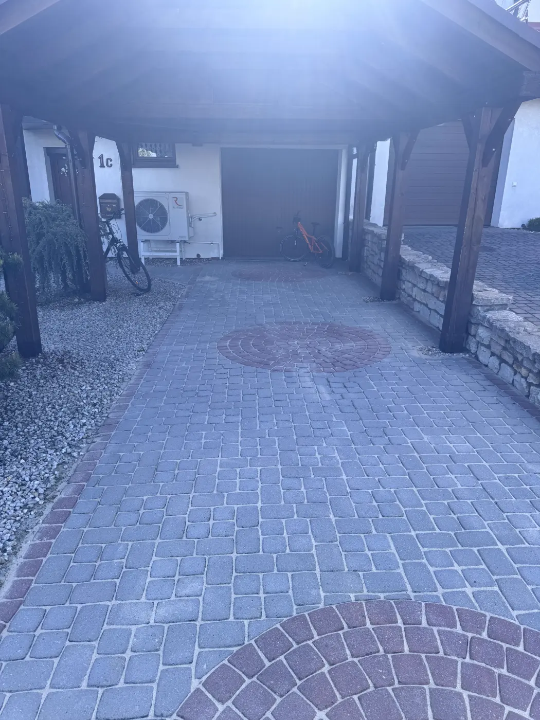 Kostka brukowa po myciu ciśnieniowym — CrystalShine Lubliniec
